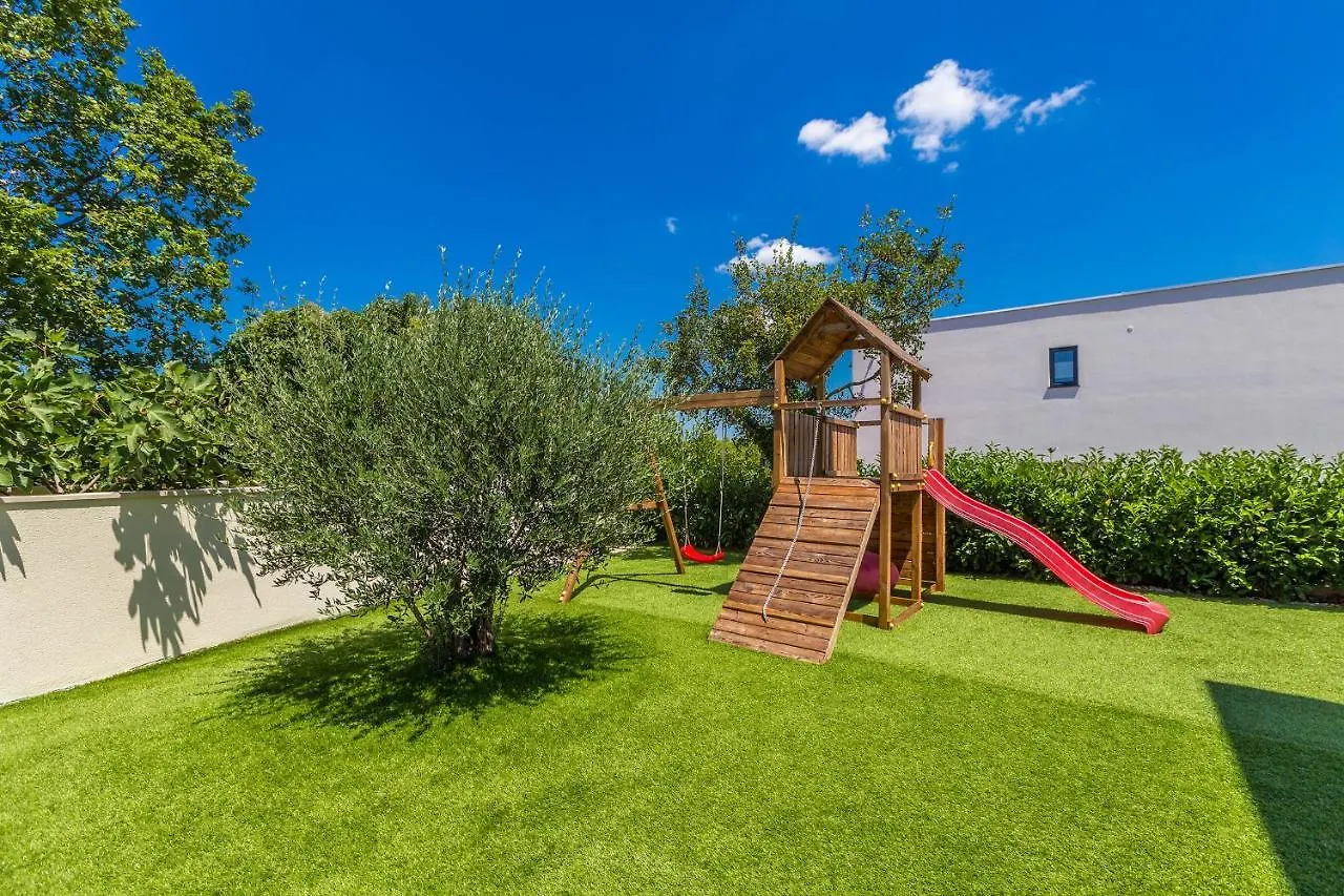 Villa Meraviglia With Private Pool Kornic 0*,